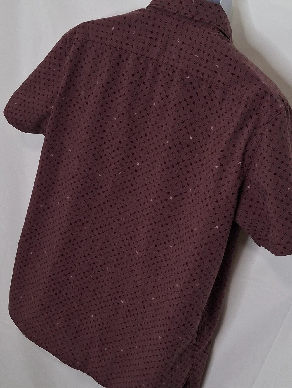 The North Face Men's Short-Sleeve Button-Down Shirt in Burgundy Microprint